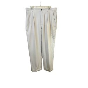 Claiborne pleaded pant in a off-white color size 36X30 with a cuff at the foot.